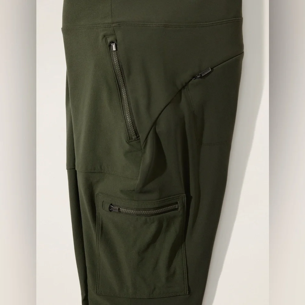 NWT Athleta Headlands Hybrid Aspen Olive Cargo Tights size 12/T